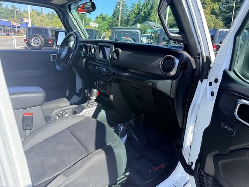 Used 2018 Jeep Wrangler Unlimited Sport w/ Technology Group AWD/4WD image 26