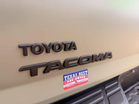 Used 2015 Toyota Tacoma 4x4 Access Cab image 11