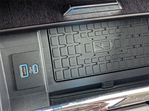 Used 2024 Ford Expedition Platinum image 22