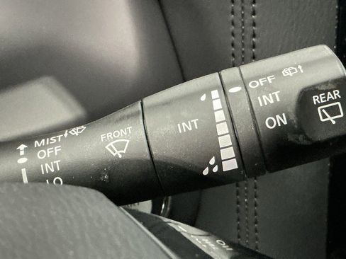 Used 2024 Nissan Armada SL w/ Captain's Chairs Package image 18