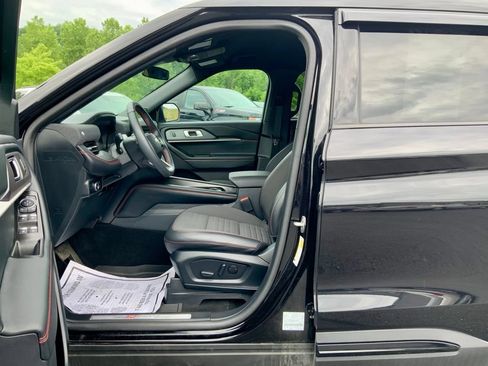 Used 2025 Ford Explorer ST-Line w/ ST-Line Street Pack AWD/4WD image 18