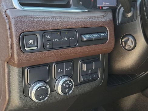 Used 2021 GMC Yukon Denali w/ Denali Premium Package RWD image 18