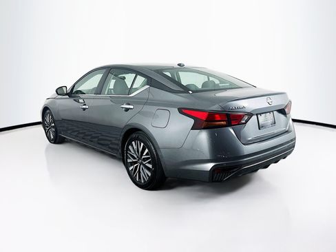 Used 2025 Nissan Altima 2.5 SV FWD image 5