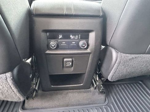 Used 2019 Chevrolet Traverse LT FWD image 11