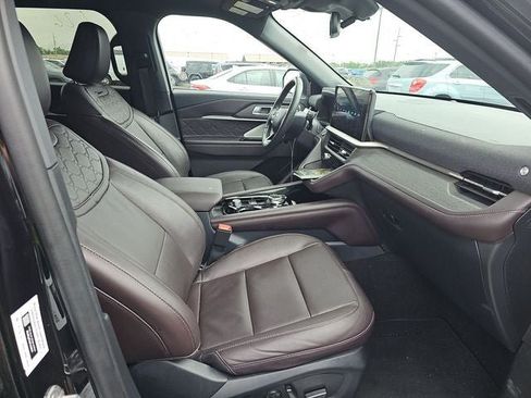 Used 2025 Ford Explorer Platinum w/ LUX Leather Package AWD/4WD image 12