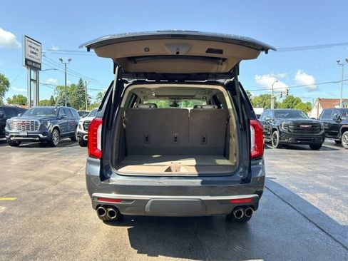 Used 2021 GMC Yukon Denali w/ Denali Premium Package AWD/4WD image 9