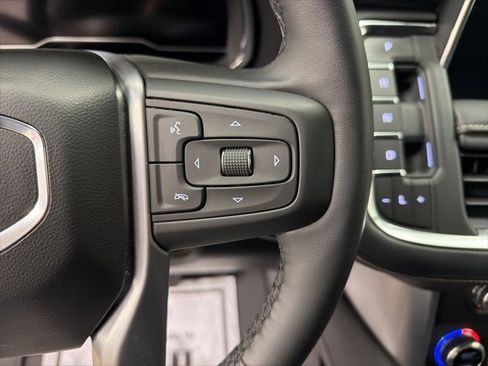Used 2024 GMC Yukon SLT w/ SLT Luxury Package image 18
