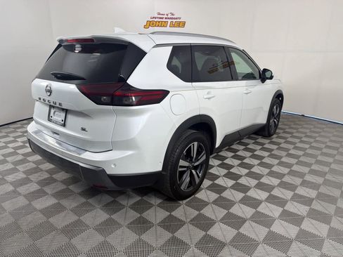 Used 2024 Nissan Rogue SL image 6