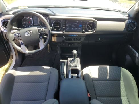 Used 2022 Toyota Tacoma SR5 w/ Technology Package RWD image 15