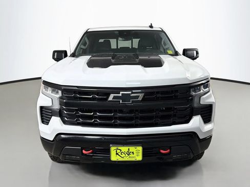 Used 2023 Chevrolet Silverado 1500 LT Trail Boss w/ Convenience Package II AWD/4WD image 2