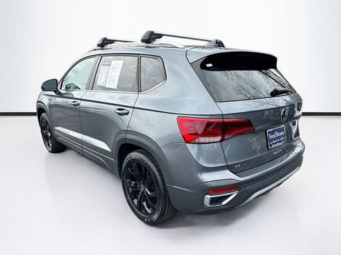 Used 2022 Volkswagen Taos SE FWD image 6
