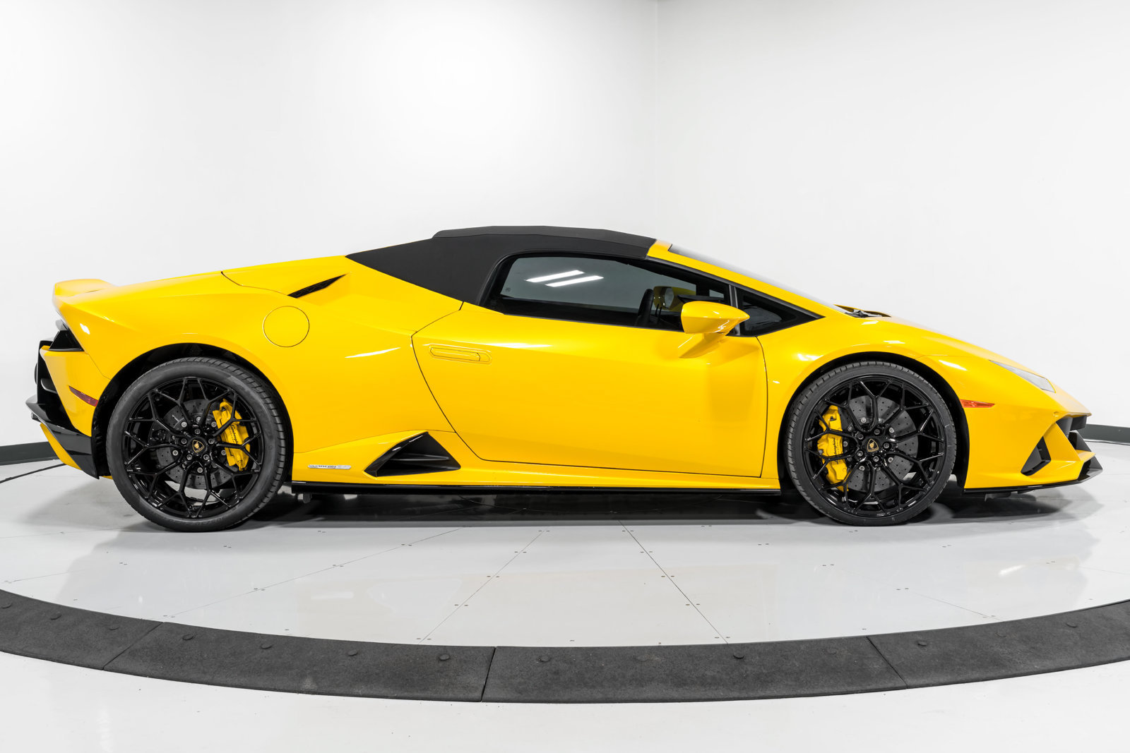 Used 2024 Lamborghini Huracan EVO AWD/4WD image 40