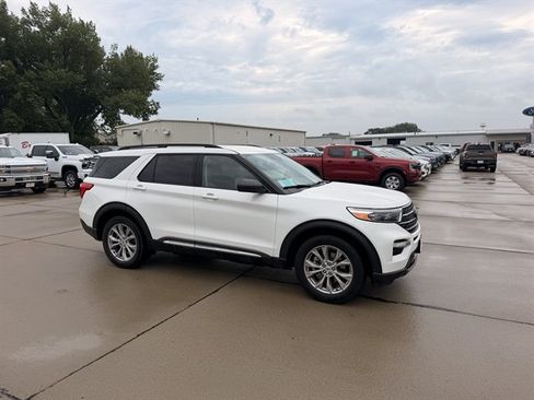 Used 2023 Ford Explorer XLT w/ Equipment Group 202A AWD/4WD image 1
