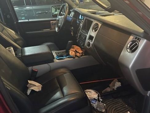 Used 2016 Ford Expedition XLT w/ Equipment Group 202A AWD/4WD image 4