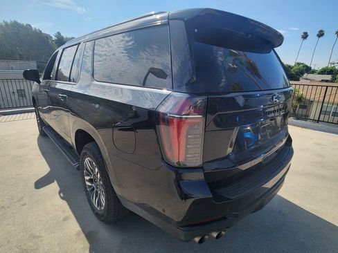 Used 2025 Chevrolet Suburban Z71 AWD/4WD image 4