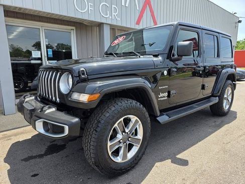 Used 2020 Jeep Wrangler Unlimited Sahara w/ Dual Top Group AWD/4WD image 4