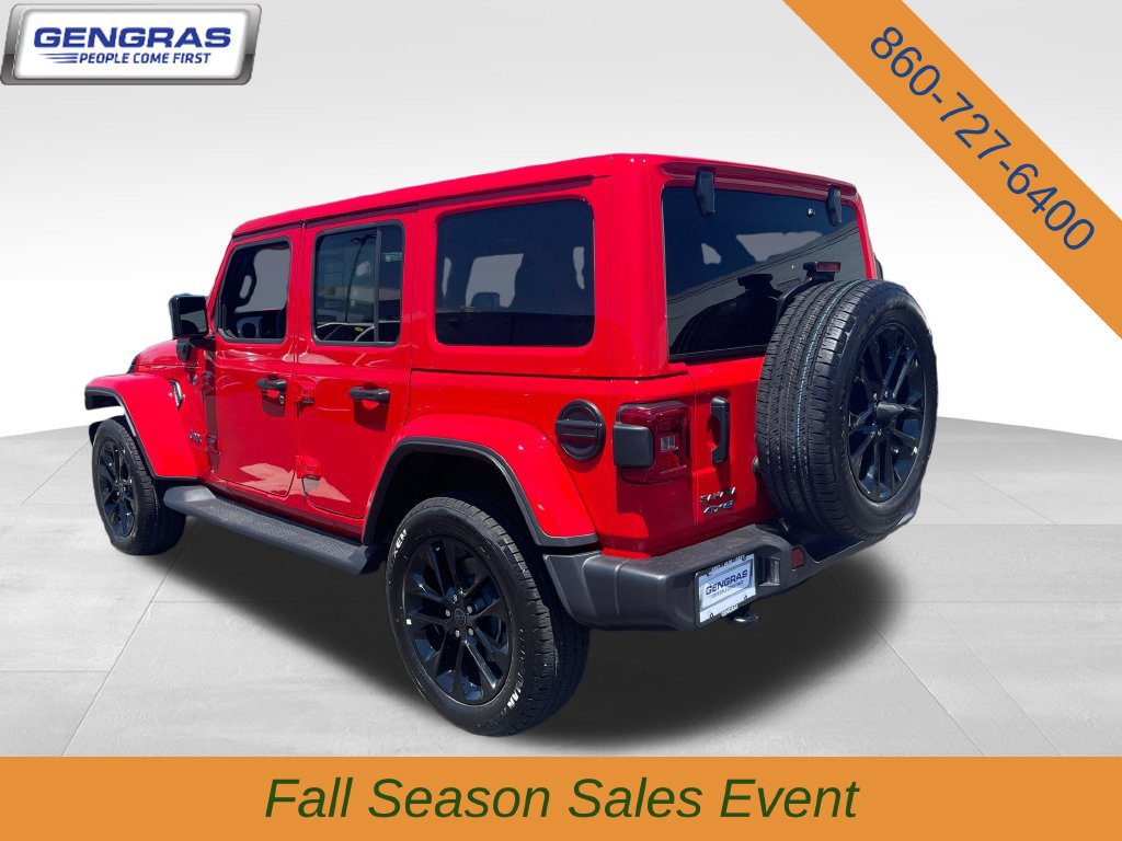 Used 2025 Jeep Wrangler Unlimited Sahara AWD/4WD image 7