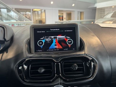 Used 2020 Aston Martin V8 Vantage Coupe image 38