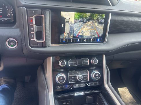 Used 2022 GMC Yukon Denali w/ Denali Ultimate Package AWD/4WD image 14
