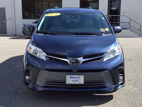 Used 2020 Toyota Sienna XLE image 2