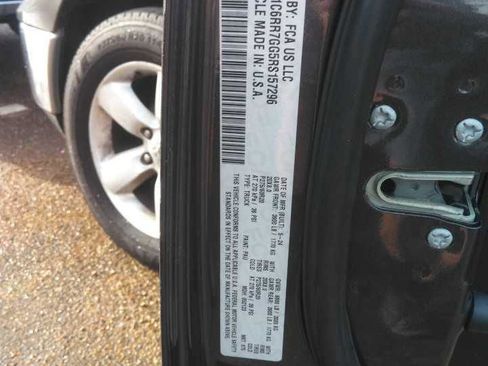 Used 2024 RAM 1500 Classic SLT AWD/4WD image 3