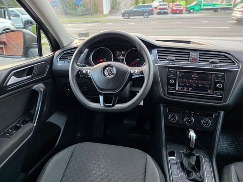 Used 2018 Volkswagen Tiguan S image 16