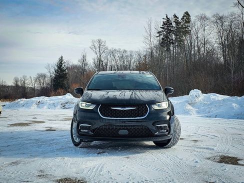 New 2026 Chrysler Pacifica Select image 8