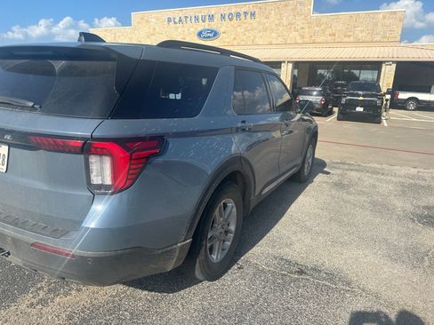 Used 2025 Ford Explorer Active RWD image 5