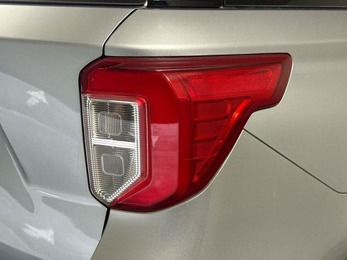 Used 2023 Ford Explorer XLT w/ Equipment Group 202A RWD image 34