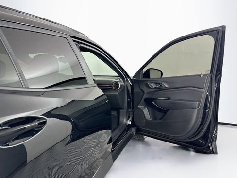 Used 2025 Chevrolet Trax RS w/ Sunroof Package FWD image 32