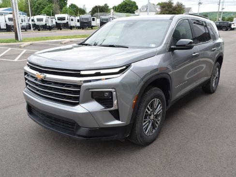 Used 2026 Chevrolet Traverse LT AWD/4WD image 3