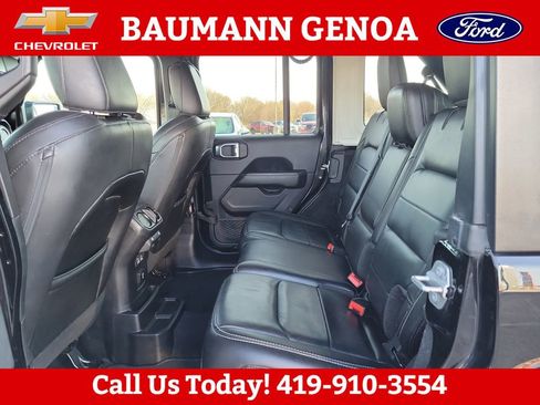 Used 2018 Jeep Wrangler Unlimited Sahara AWD/4WD image 15