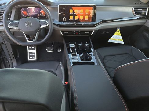 New 2025 Volkswagen Atlas Peak Edition SE image 9