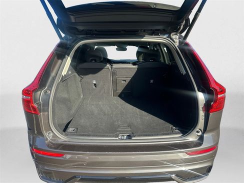 Used 2024 Volvo XC60 B5 Core image 13
