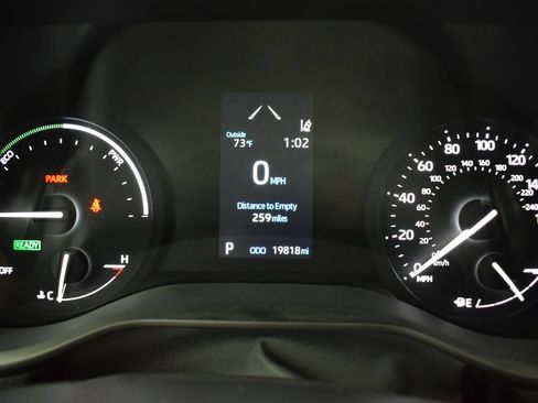 Used 2024 Toyota Sienna XLE FWD image 19