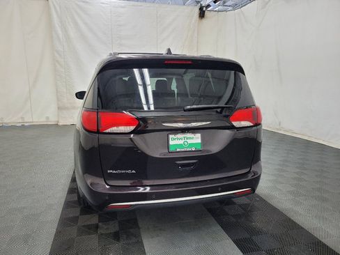 Used 2017 Chrysler Pacifica Touring-L Plus w/ Tire & Wheel Group FWD image 6