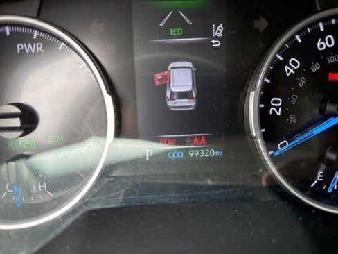 Used 2022 Toyota RAV4 XLE AWD/4WD image 8