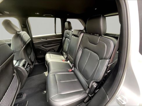 Used 2025 Jeep Grand Cherokee Limited AWD/4WD image 22
