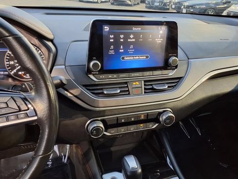 Used 2023 Nissan Altima 2.5 SR FWD image 9