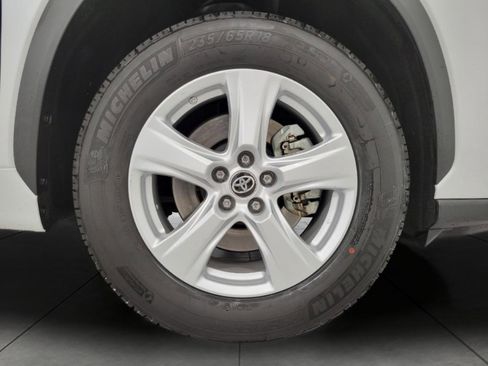 Used 2023 Toyota Highlander L image 4