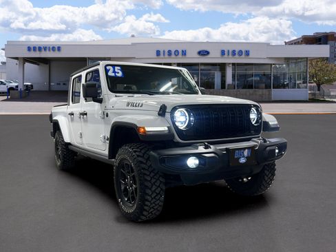 Used 2025 Jeep Gladiator Willys image 1