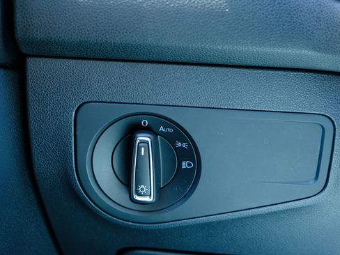 Used 2018 Volkswagen Tiguan SE FWD image 37