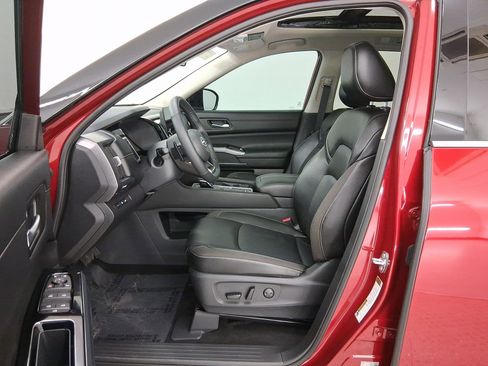 Used 2024 Nissan Pathfinder SL w/ SL Premium Package image 5