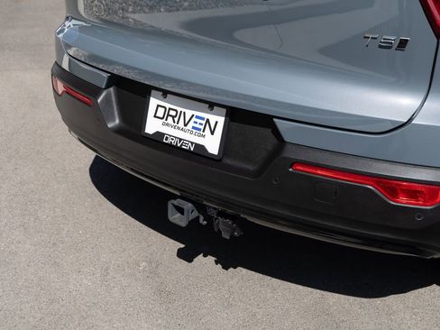 Used 2022 Volvo XC40 T5 R-Design image 10