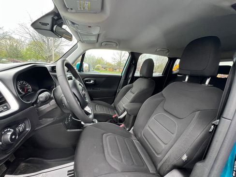 Used 2021 Jeep Renegade Latitude AWD/4WD image 17