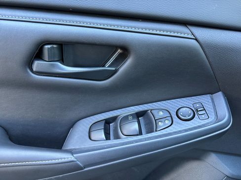 Used 2025 Nissan Sentra S image 8