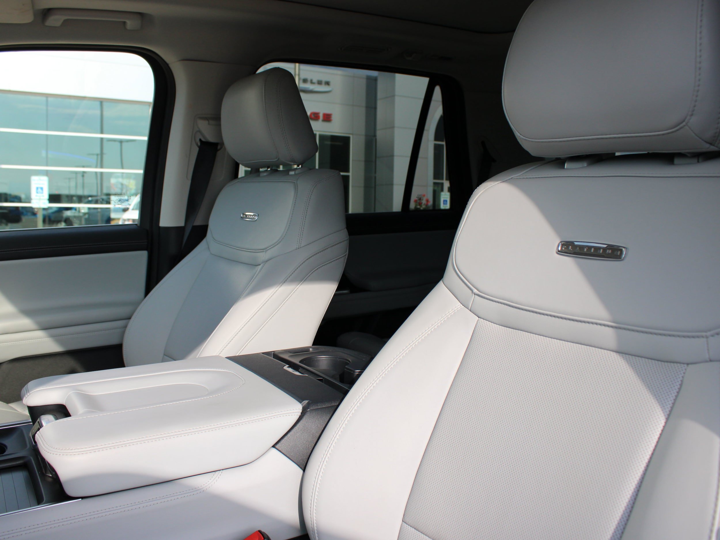 Used 2025 Ford Expedition Platinum AWD/4WD image 45