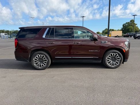 Used 2023 GMC Yukon Denali Ultimate w/ LPO, Floor Liner Package AWD/4WD image 4