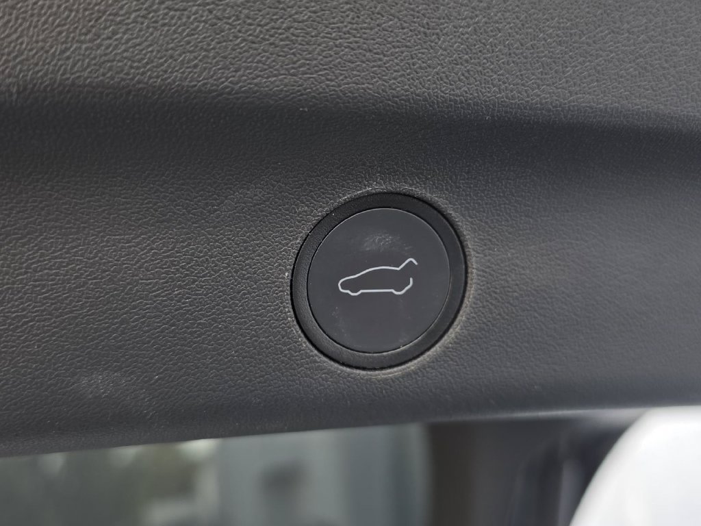 Used 2022 Tesla Model Y Performance AWD/4WD image 11