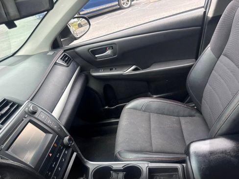 Used 2017 Toyota Camry SE FWD image 7